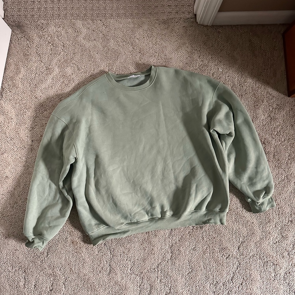 Tic Toc light green crew neck. Size medium.